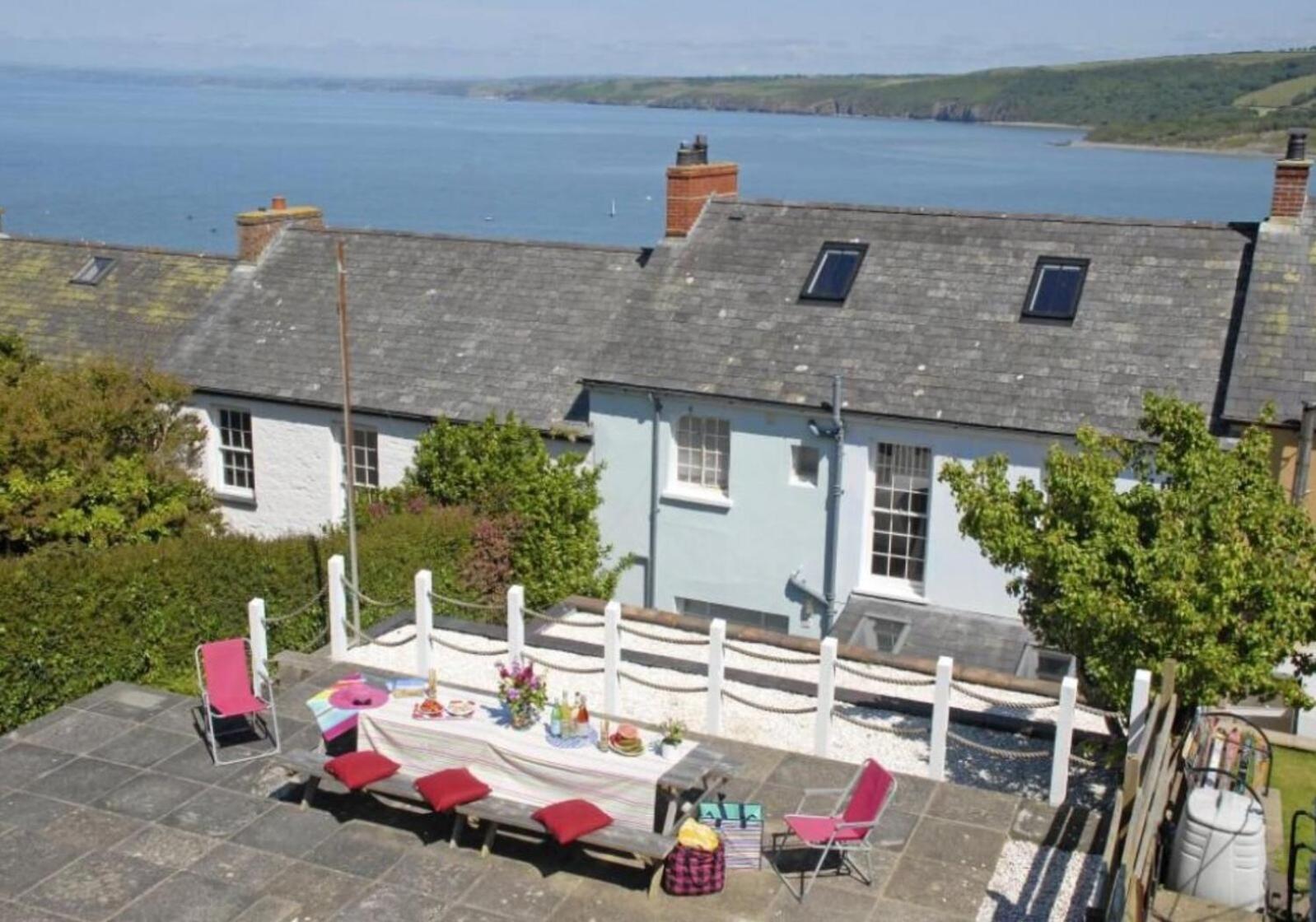 Bronwydd, Large Holiday Home In Seaside Town Of New Quay Exterior photo